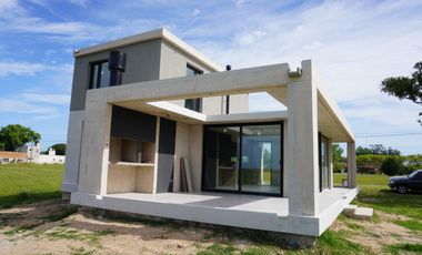Casa de hormigón a estrenar - Mar Chiquita