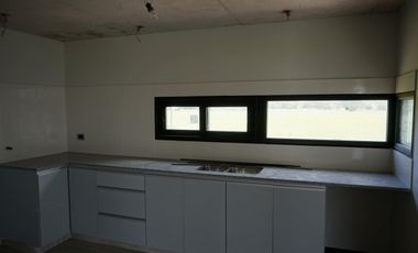 Casa de hormigón a estrenar - Mar Chiquita