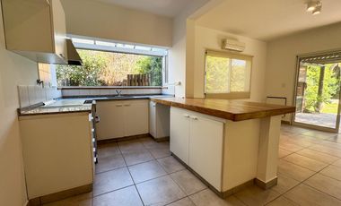 Casa en Alquiler Anual en el Barrio Santa Barbara, Tigre