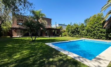 Casa en Alquiler Anual en el Barrio Santa Barbara, Tigre