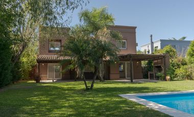 Casa en Alquiler Anual en el Barrio Santa Barbara, Tigre