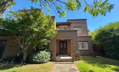 Casa en Alquiler Anual en el Barrio Santa Barbara, Tigre