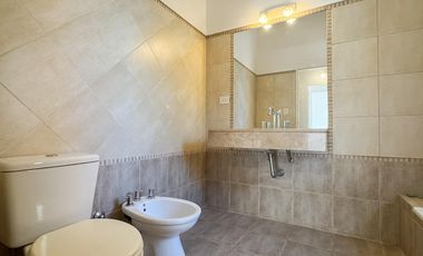 Casa en Alquiler Anual en el Barrio Santa Barbara, Tigre