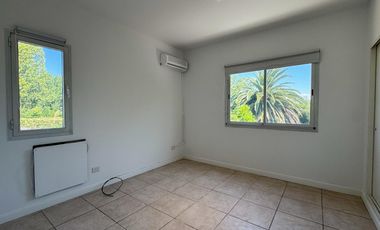 Casa en Alquiler Anual en el Barrio Santa Barbara, Tigre