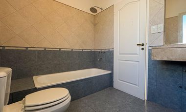 Casa en Alquiler Anual en el Barrio Santa Barbara, Tigre