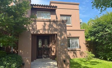 Casa en alquiler anual en el Barrio Santa Barbara, Tigre