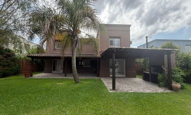 Casa en alquiler anual en el Barrio Santa Barbara, Tigre