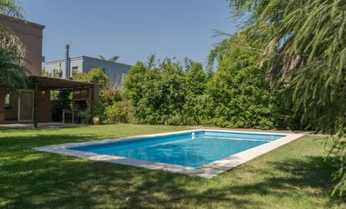 Casa en Alquiler Anual en el Barrio Santa Barbara, Tigre
