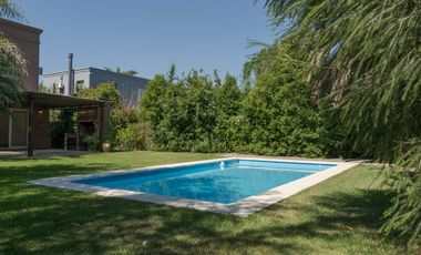 Casa en Alquiler Anual en el Barrio Santa Barbara, Tigre
