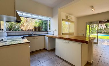 Casa en Alquiler Anual en el Barrio Santa Barbara, Tigre