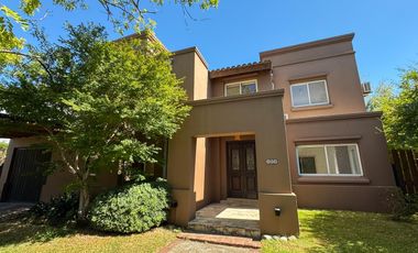 Casa en Alquiler Anual en el Barrio Santa Barbara, Tigre