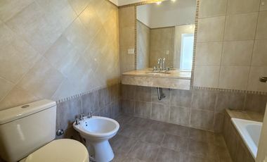 Casa en Alquiler Anual en el Barrio Santa Barbara, Tigre