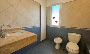 Casa en Alquiler Anual en el Barrio Santa Barbara, Tigre