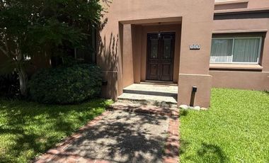 Casa en alquiler anual en el Barrio Santa Barbara, Tigre