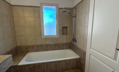 Casa en Alquiler Anual en el Barrio Santa Barbara, Tigre