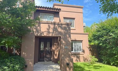 Casa en alquiler anual en el Barrio Santa Barbara, Tigre