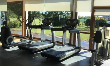 Venta de Departamento de 2 dormitorios, vista al rio y jardin exclusivo en Albanueva, posible amarra