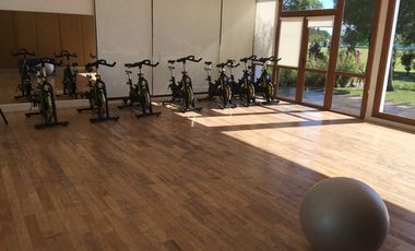 Venta de Departamento de 2 dormitorios, vista al rio y jardin exclusivo en Albanueva, posible amarra