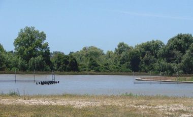 Venta de Departamento de 2 dormitorios, vista al rio y jardin exclusivo en Albanueva, posible amarra