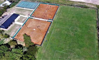 Venta de Departamento de 2 dormitorios, vista al rio y jardin exclusivo en Albanueva, posible amarra