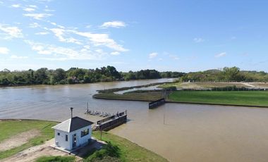 Venta de Departamento de 2 dormitorios, vista al rio y jardin exclusivo en Albanueva, posible amarra