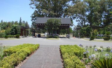 Venta de Departamento de 2 dormitorios, vista al rio y jardin exclusivo en Albanueva, posible amarra