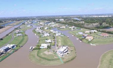 Venta de Departamento de 2 dormitorios, vista al rio y jardin exclusivo en Albanueva, posible amarra