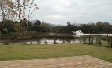 Venta en obra financiada, departamento de 2 dormitorios con jardin exclusivo en Albanueva