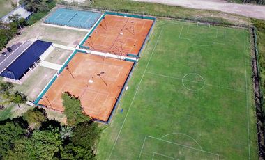 Venta en obra financiada, departamento de 2 dormitorios con jardin exclusivo en Albanueva