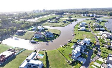 Venta en obra financiada, departamento de 2 dormitorios con jardin exclusivo en Albanueva