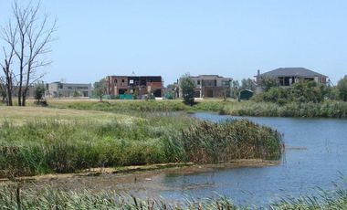 Venta en obra financiada, departamento de 2 dormitorios con jardin exclusivo en Albanueva