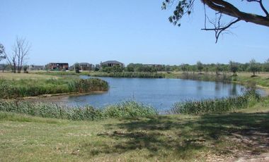 Venta en obra financiada, departamento de 2 dormitorios con jardin exclusivo en Albanueva