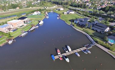 Venta en obra financiada, departamento de 2 dormitorios con jardin exclusivo en Albanueva