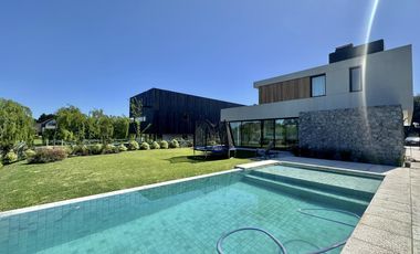 Excelente chalet en barrio privado Arenas del Sur