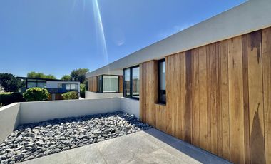 Excelente chalet en barrio privado Arenas del Sur