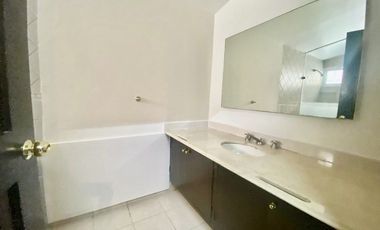 Excelente casa En calle cerrada en renta en Tecamachalco