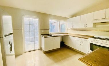 Excelente casa En calle cerrada en renta en Tecamachalco