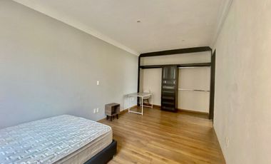 Excelente casa En calle cerrada en renta en Tecamachalco