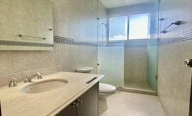 Excelente casa En calle cerrada en renta en Tecamachalco