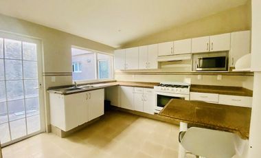 Excelente casa En calle cerrada en renta en Tecamachalco