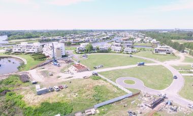 Albanueva, departamento 2 dormitorios con jardin exclusivo, venta en obra financiada, posible amarra