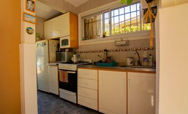 VENDO CASA EN GRANADERO BAIGORRIA,BARRIO LOS PINOS.