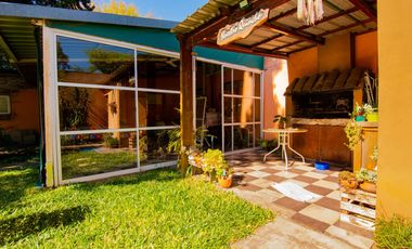 VENDO CASA EN GRANADERO BAIGORRIA,BARRIO LOS PINOS.