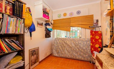 VENDO CASA EN GRANADERO BAIGORRIA,BARRIO LOS PINOS.