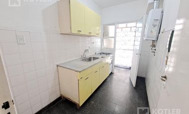 Departamento  de 3 amb. en buen estado en plena Est. de Temperley