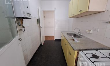 Departamento  de 3 amb. en buen estado en plena Est. de Temperley