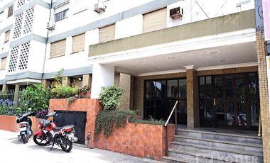 Departamento  de 3 amb. en buen estado en plena Est. de Temperley