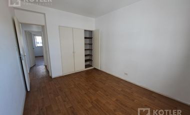 Departamento  de 3 amb. en buen estado en plena Est. de Temperley