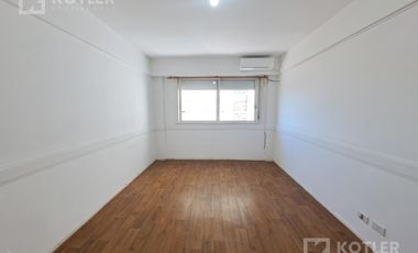 Departamento  de 3 amb. en buen estado en plena Est. de Temperley