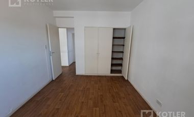 Departamento  de 3 amb. en buen estado en plena Est. de Temperley